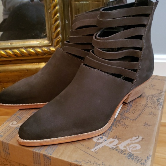 Sale⬇️$119| Free People | Sloane Ankle Boot - Picture 7 of 8